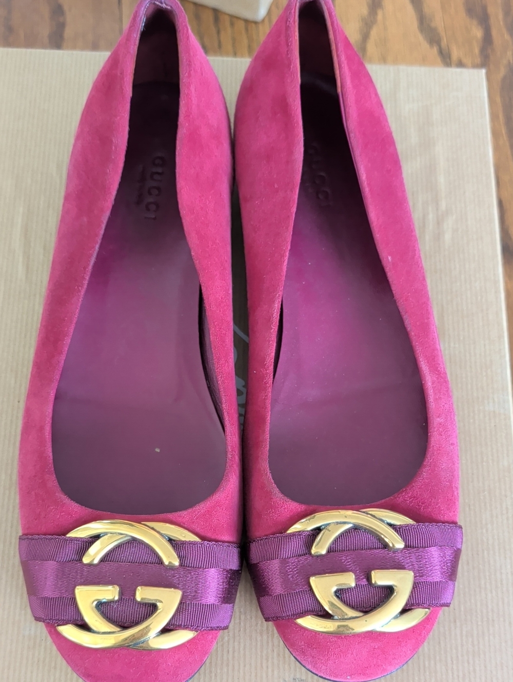 Gucci Fuchsia Suede Ballet Flats with Gold Double G